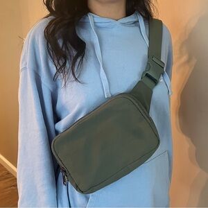 Iris & Rainbow Boutique Crossbody &
Matching Wallet.